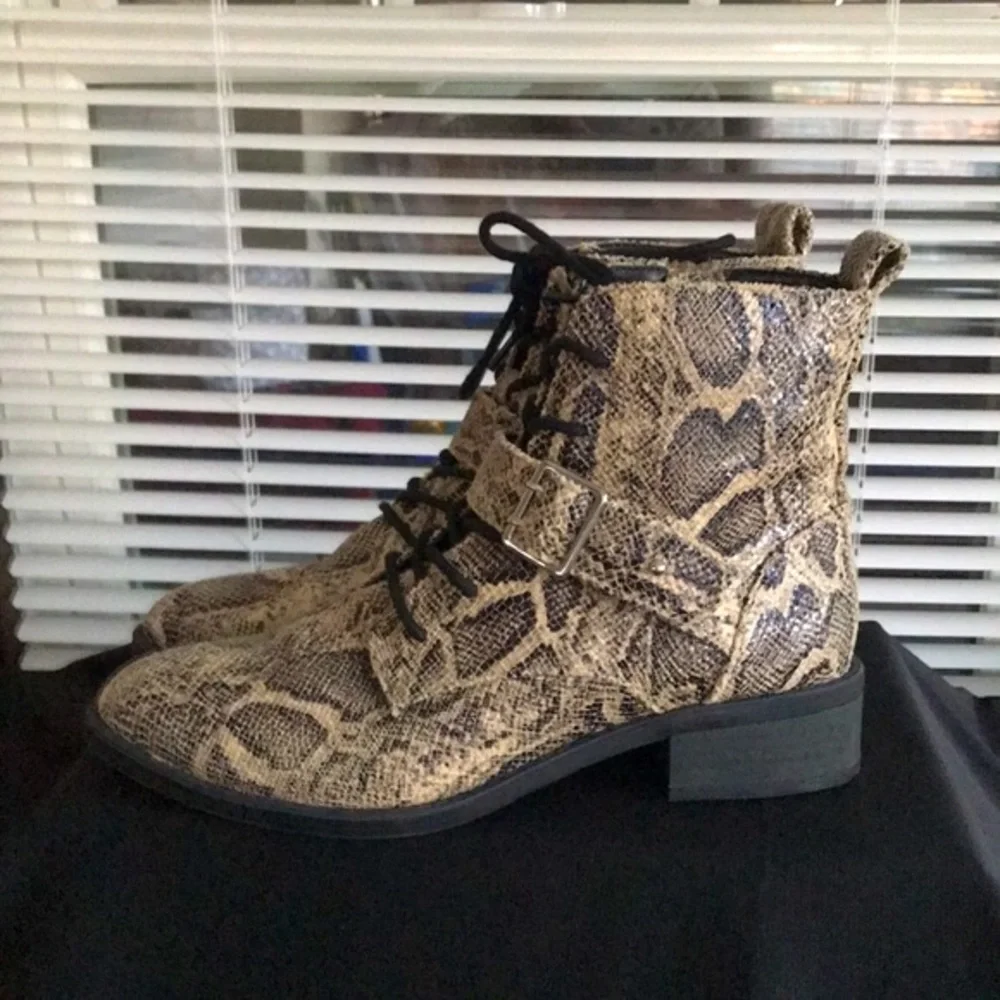 Express Python Lace-up Bootie🍁 - Picture 3 of 6